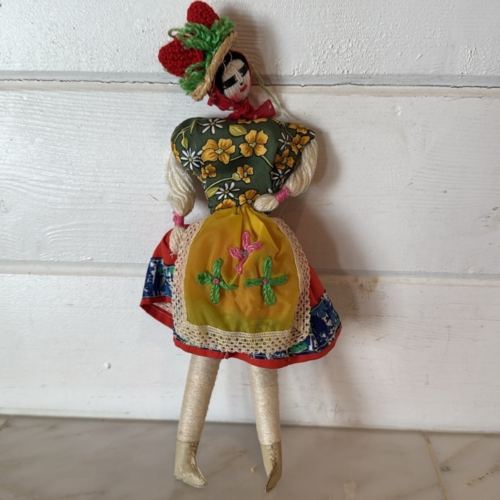 Vintage Hand Crafted Portuguese Santa Folk Art Colorful Yarn or String Dolls - Picture 4 of 9